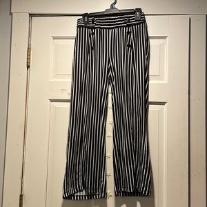 Ankle cropped, comfy pants from Robert Louis. It’s cute but comfy!